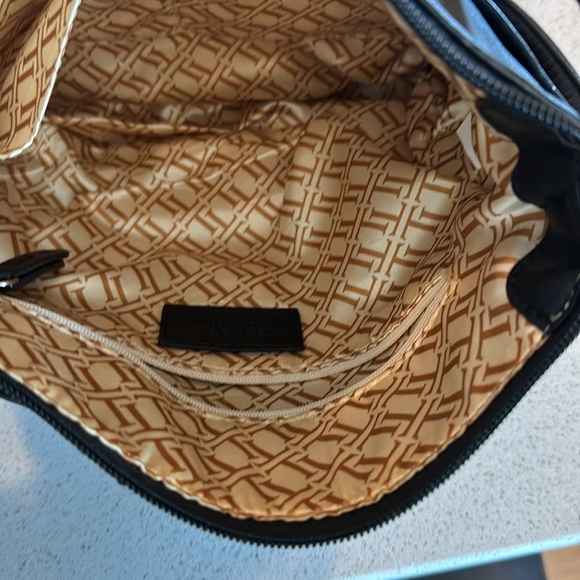 Tignanelio sholder crossbody black with gold accents with pockets - Picture 7 of 10